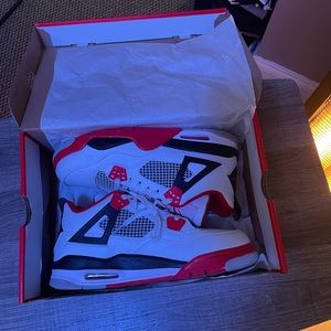 Jordan 4 ‘Fire Red’ reps